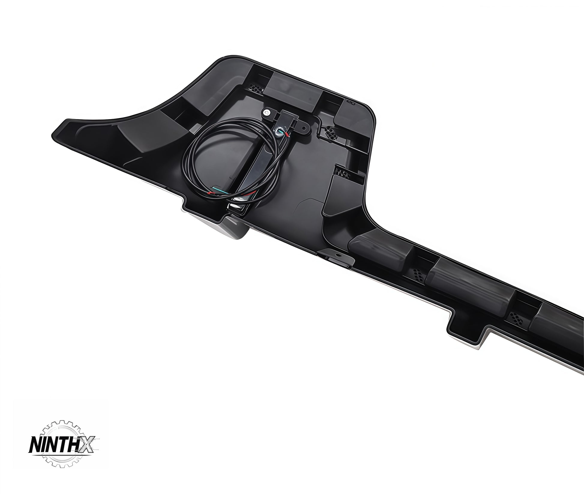 Steel rear bumper guard with reverse LEDs, finish detail