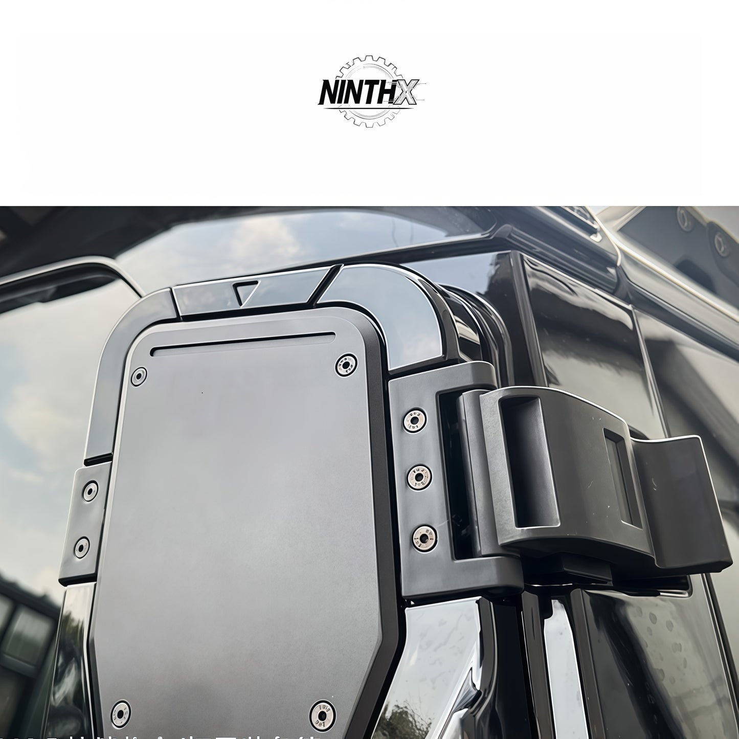 Heavy-duty D-pillar side cargo carrier fits Defender L663 90/110/130, fitment view