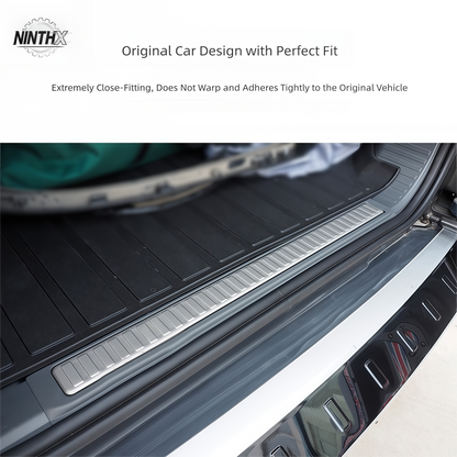 Easy-install interior trunk sill cover, side profile