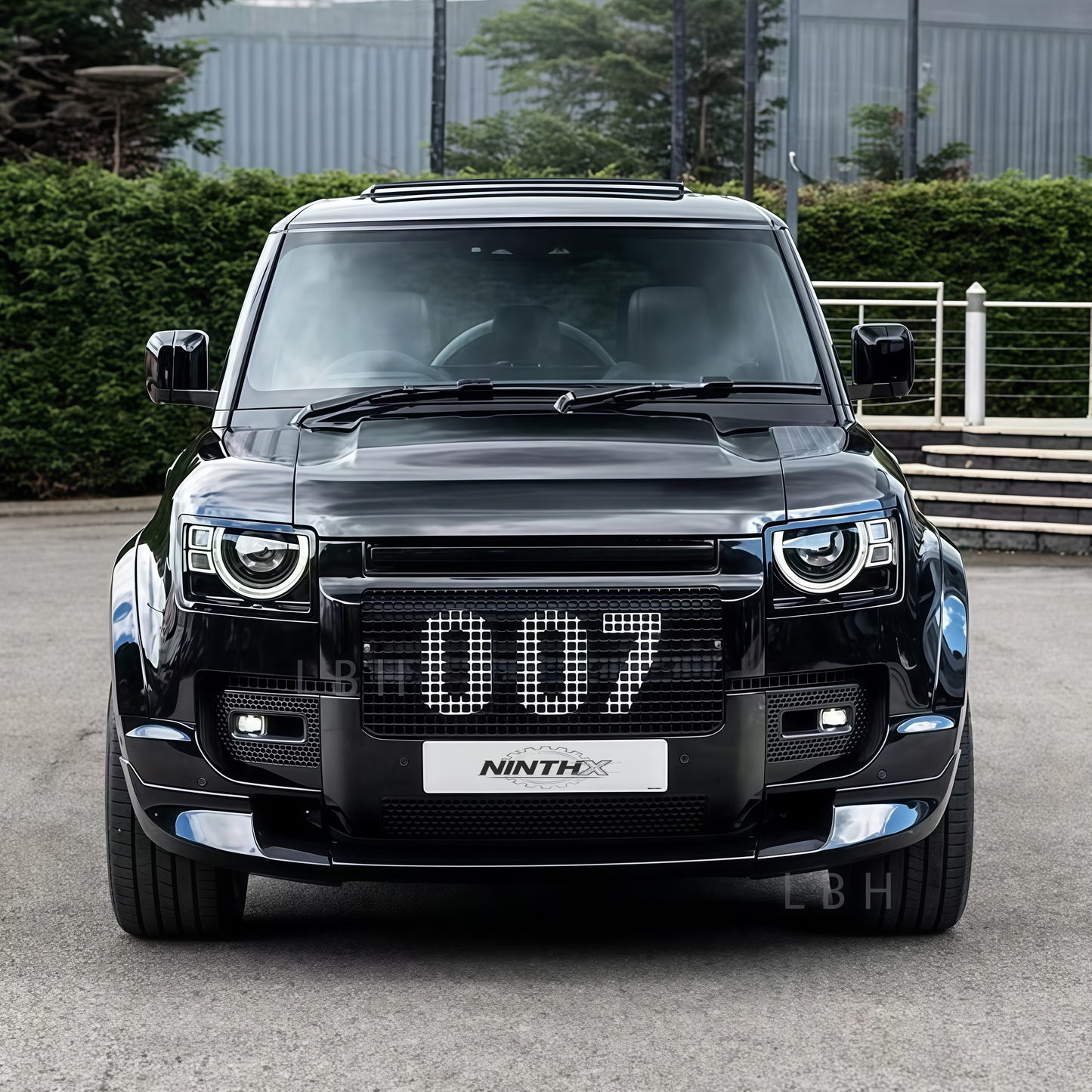 Gloss-black sport mesh radiator grille, close-up detail