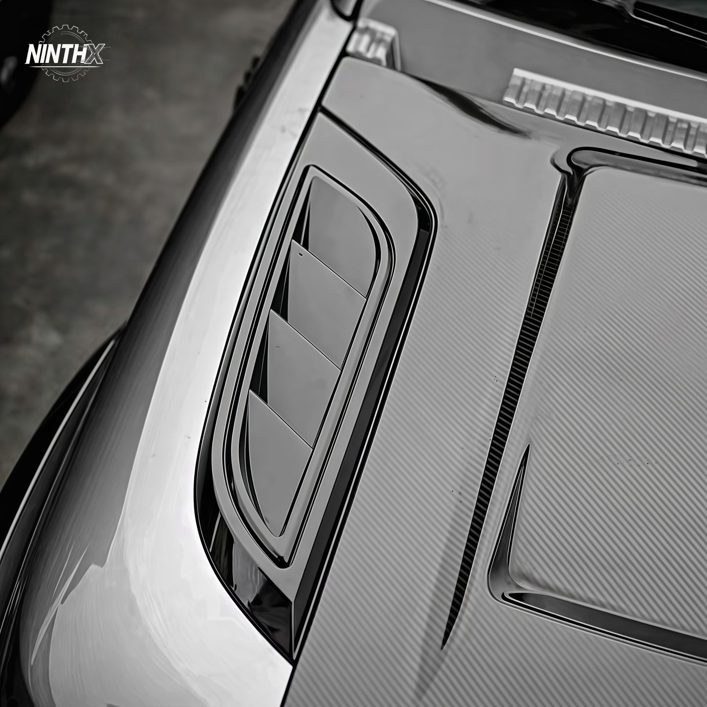 Sport-style engine bonnet vent cover for Defender L663 90/110/130, full kit view