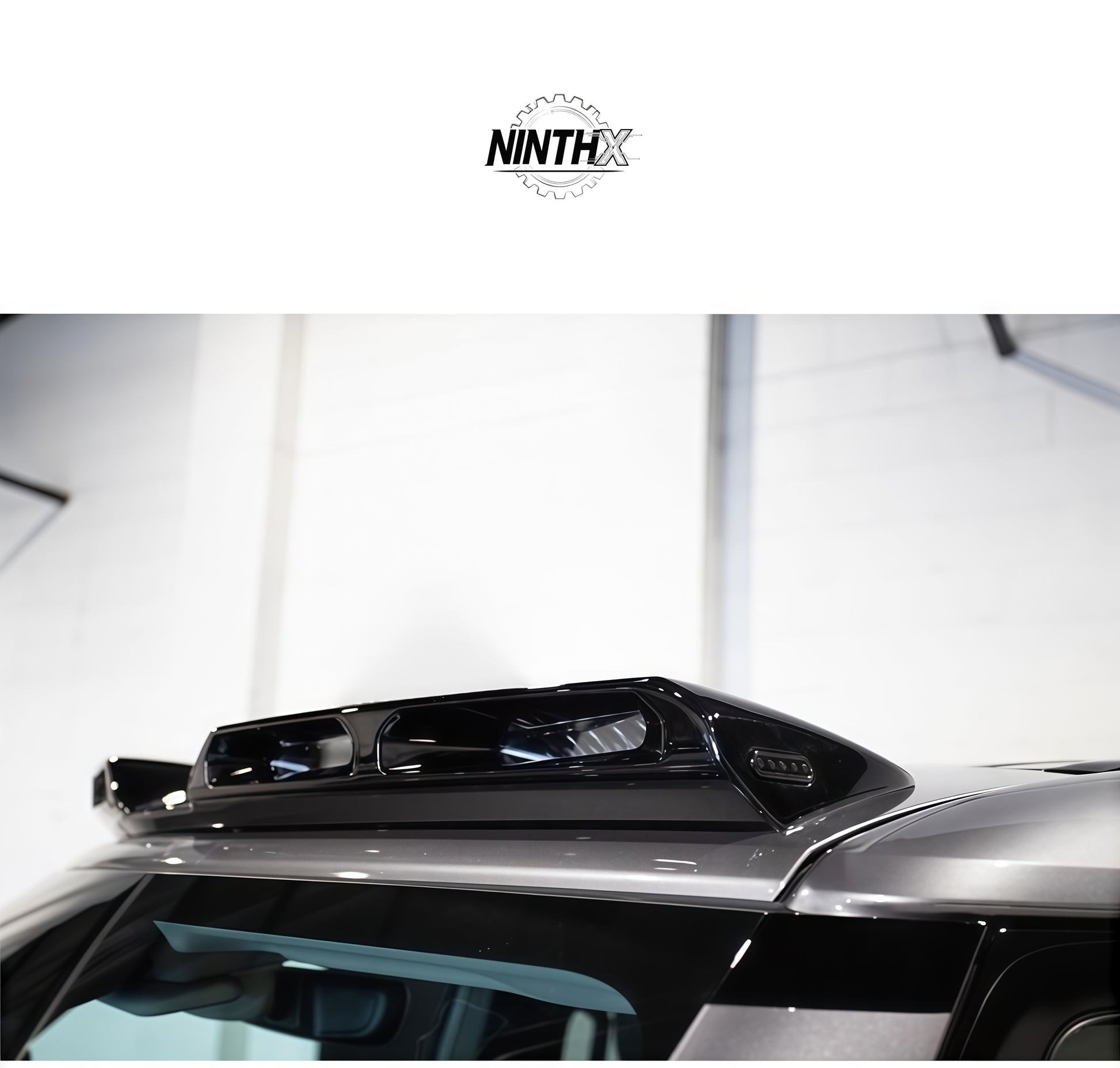 Plug-and-play Defender roof LED kit, detail view